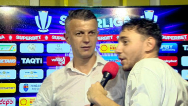 VIDEO Un jucător de la Dinamo ”i-a arestat” microfonul antrenorului Burcă și a strigat 5 cuvinte în direct la TV