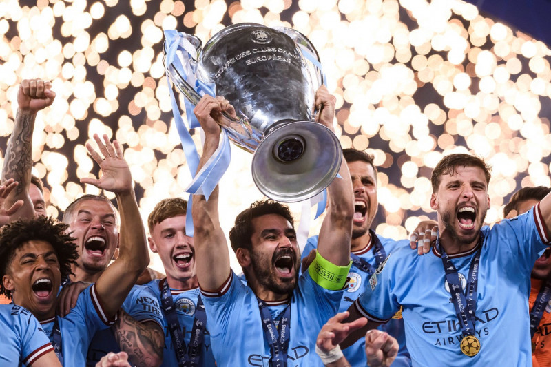 Manchester City FC v FC Internazionale - UEFA Champions League Ă„Â°lkay Gundogan of Manchester City FC lifts the trophy at