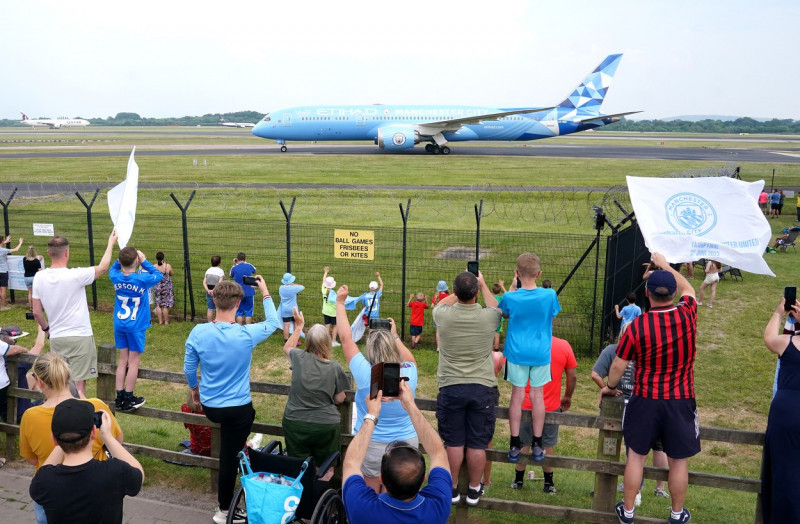 Manchester City return from Istanbul
