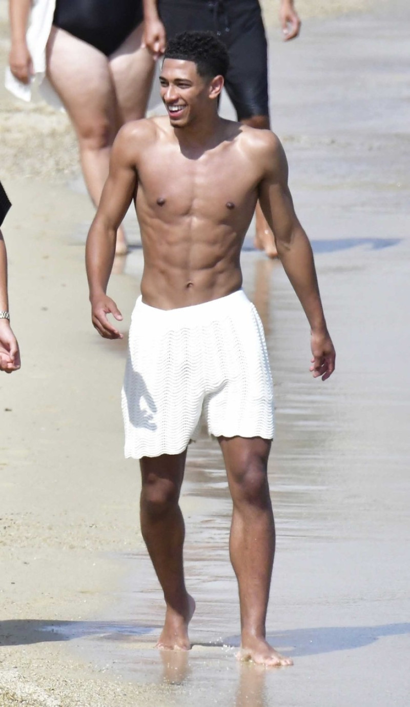 *PREMIUM-EXCLUSIVE* MUST CALL FOR PRICING BEFORE USAGE - Jude Bellingham, England's most highly rated youngster in recent times is spotted on holiday enjoying his break out in Mykonos.