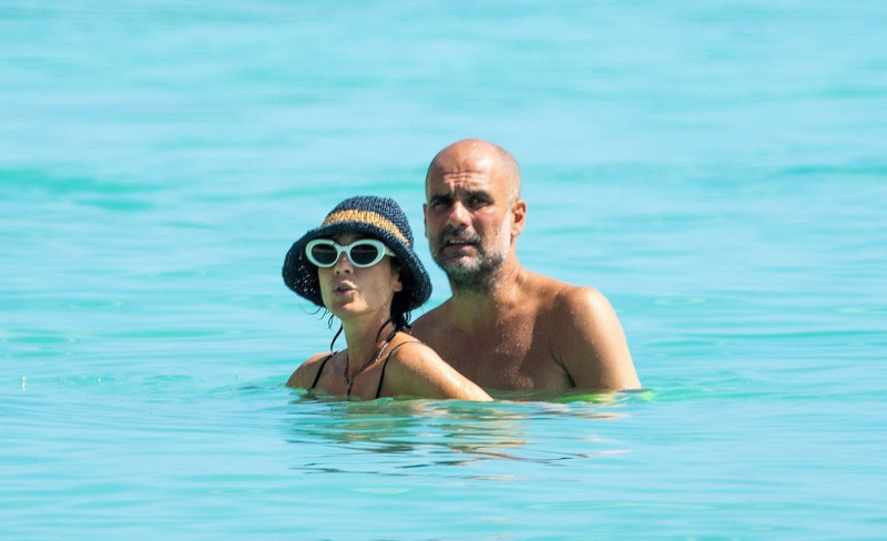 *PREMIUM-EXCLUSIVE* MUST CALL FOR PRICING BEFORE USAGE - Manchester City's title-winning manager Pep Guardiola and wife Cristina Serra pack on the PDA while relaxing on Holiday in Barbados.
*PICTURES TAKEN ON 22/06/2022*