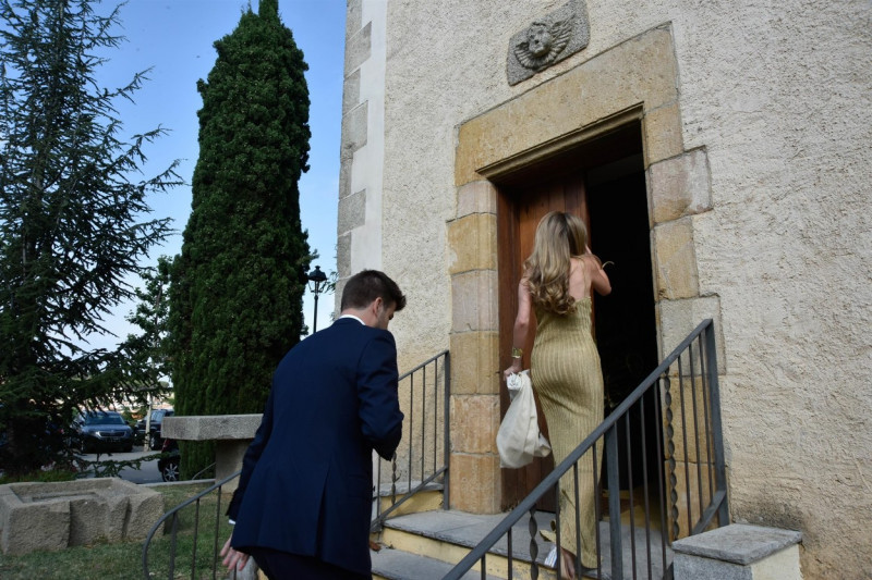Gerard Pique attends his brother Marc's wedding in Sant Vicenc de Montalt!