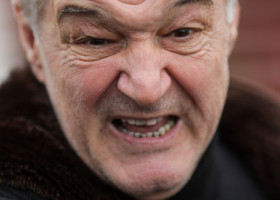 Gigi Becali n-a mai putut privi imaginile redate la TV: "Nu mai dați astea! E cenzură"
