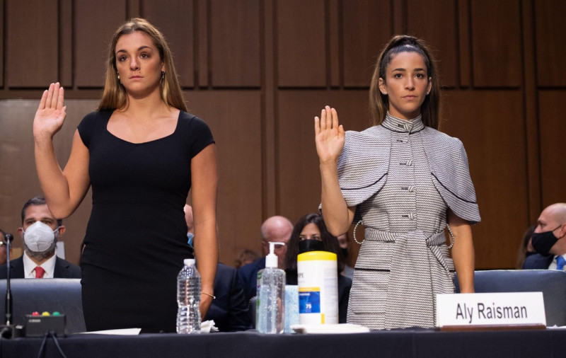 US Olympic gymnasts Maggie Nichols (L) and Aly Raisman (R) are sworn in to testify during a Senate Judiciary hearing about the Inspector General's report on the FBI handling of the Larry Nassar investigation of sexual abuse of Olympic gymnasts, on Capitol