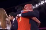 Les gestes déplacés du président de la fédération de football espagnole Luis Rabiales lors de la finale de la coupe du monde entre l'Espagne et l'Angleterre en Australie