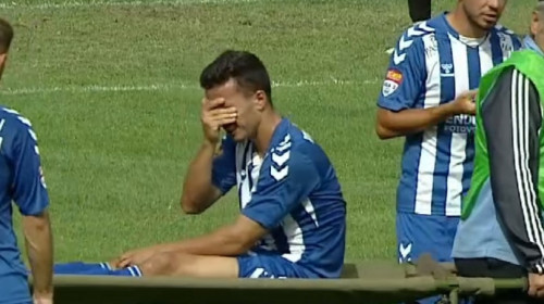 Moment jenant în fotbalul românesc: "E scos cu o targă precum cea folosită de Armată în anii '60!"
