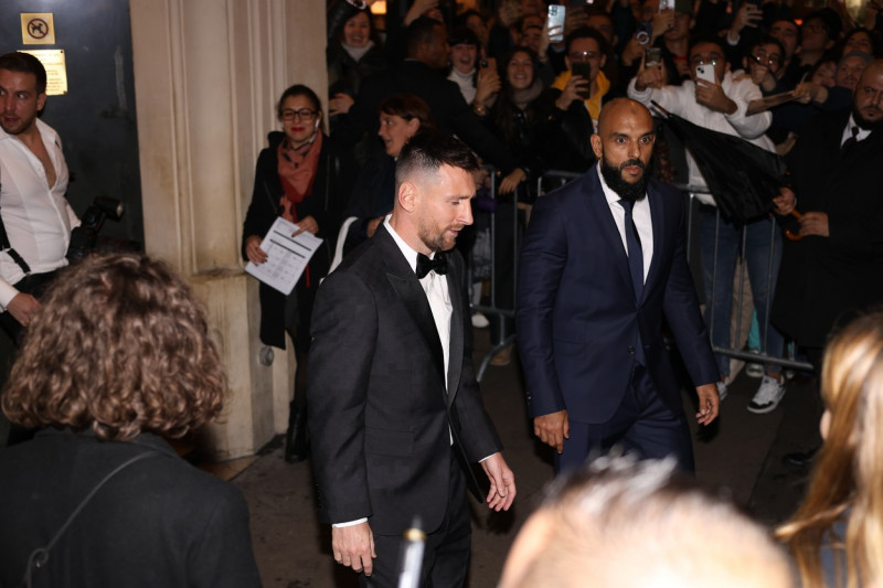 Lionel Messi Leaving Their Hotel Before The Golden Ball Ceremony In Paris Surrounded By Fans