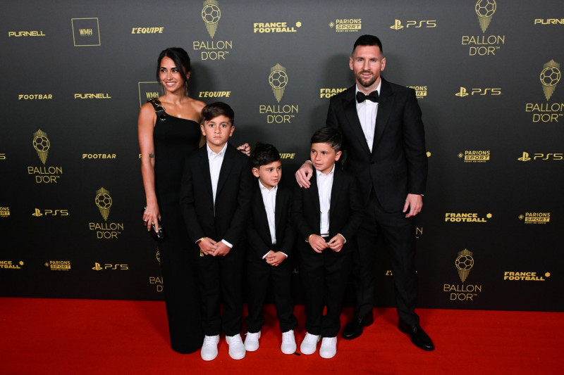 Lionel Messi - Antonela Roccuzzo et ses enfants Thiago Mateo et Ciro FOOTBALL : Ballon d Or 2023 - Paris - 30/10/2023 Fe