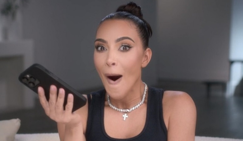 Kim Kardashian flirts with stranger on 'live chat' hotline after admitting she would stand up men at mall when she was 15, on latest episode of The Kardashians