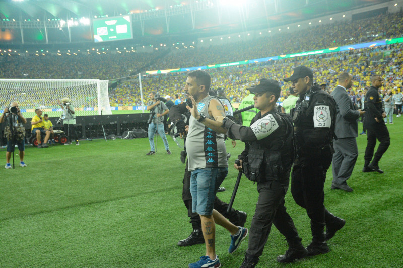 Brasil x Argentina RIO DE JANEIRO, RJ - 21.11.2023: BRASIL X ARGENTINA - Fight between Argentine fans resulted in arrest