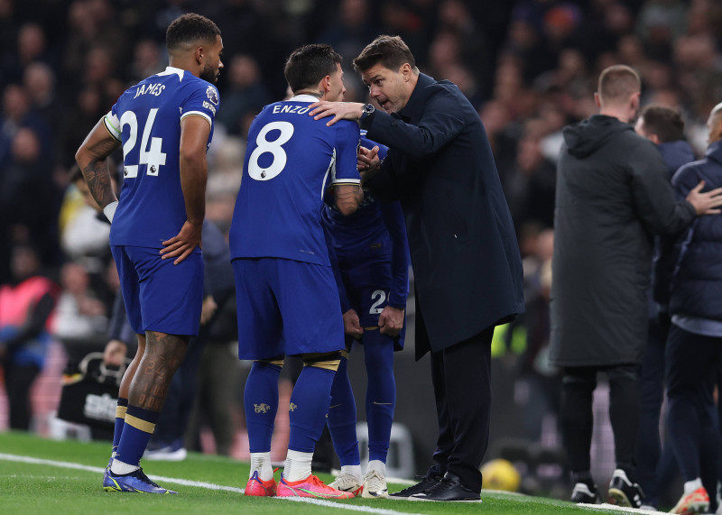 London, England, 6th November 2023. Mauricio Pochettino, Chelsea talks with Enzo Fernandez of Chelsea during the Premier