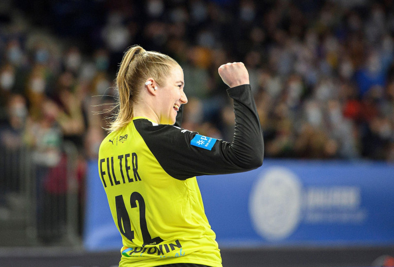 Jubilation goalwart Katharina FILTER (GER) Handball Euro Qualification Women, Germany (GER) - Netherlands (NED) 25:31, on March 3rd, 2022 in Krefeld/Germany.