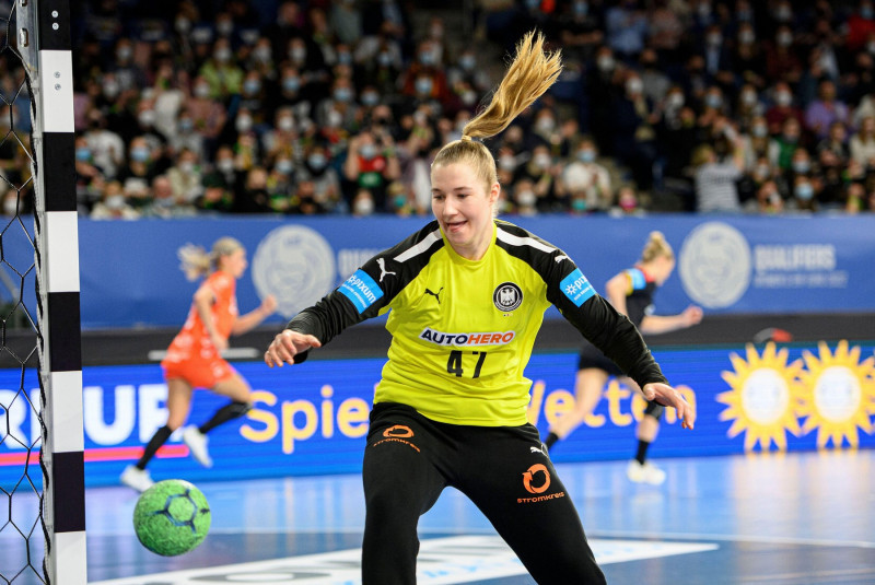 goalwart Katharina FILTER (GER) Action, Handball Euro Qualification Women, Germany (GER) - Netherlands (NED) 25:31, on March 3rd, 2022 in Krefeld/Germany.