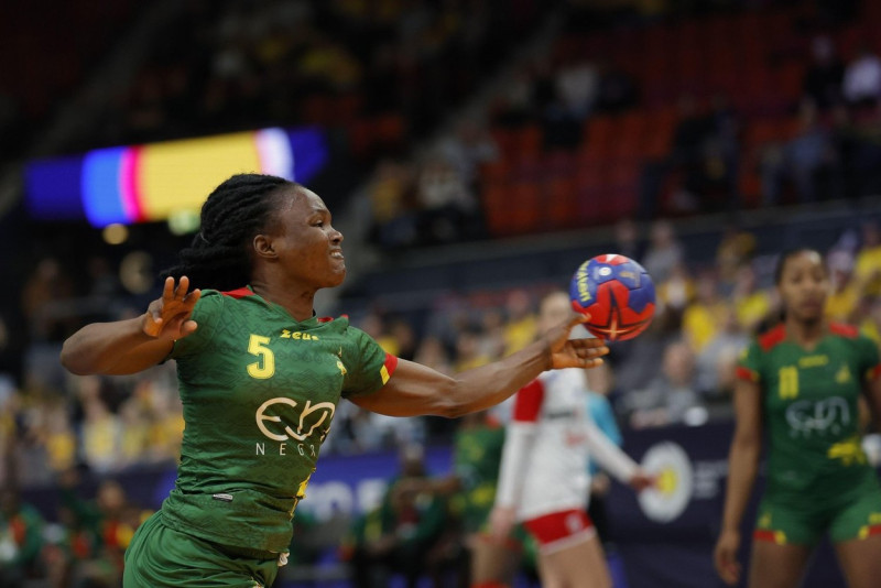 Cameroons Anne Florette Mbouchou Mandop during saturdays game in the handboll world championship in Scandinavium arena, Gothenburg, Sweden on december 09, 2023. Foto: Adam Ihse / TT / kod 9200