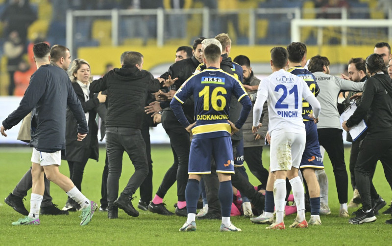 MKE Ankaragucu President Faruk Koca punched referee Halil Umut Meler