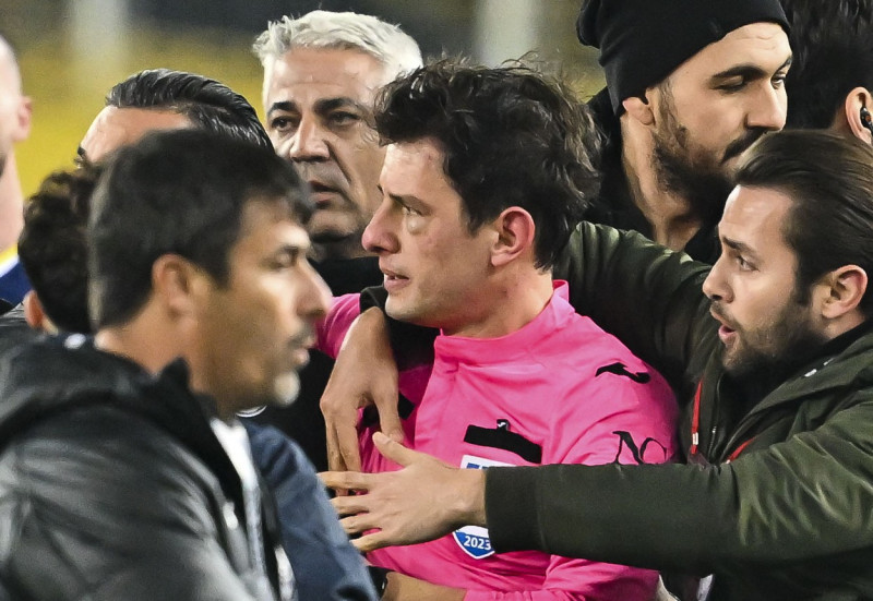 MKE Ankaragucu President Faruk Koca punches referee Halil Umut Meler