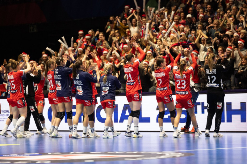 Trondheim, Norway, December 12th 2023: Players of Norway celebrate after winning the IHF Womens World Championship, WM,