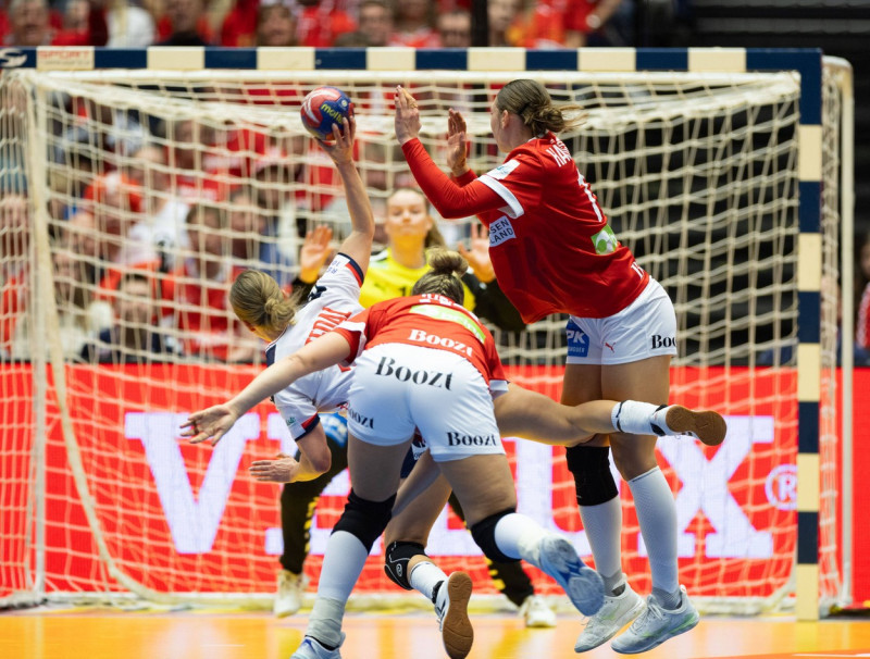 Herning, Denmark, December 15th 2023: Stine Bredal Oftedal (10 Norway) shoots the ball during the IHF Womens World Champ