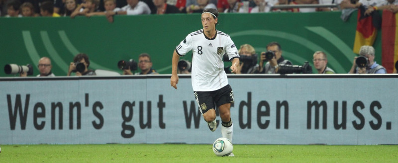 Mesut Özil ends his soccer career