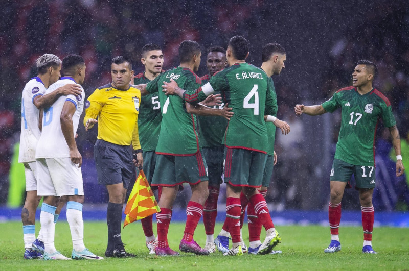 RECORD DATE NOT STATED CONCACAF NATIONS LEAGUE 2022-2023 Mexico vs Honduras CFV (L-R), Bryan Acosta of Honduras, Luis Ro