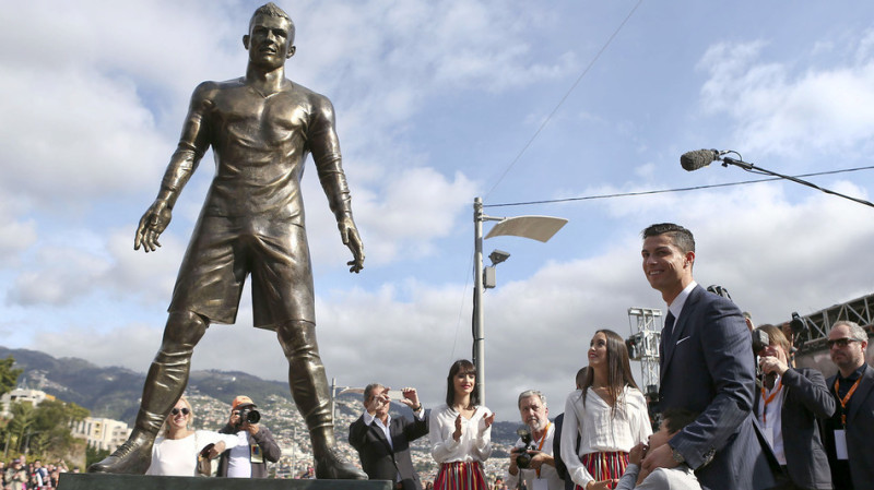 cristiano statuie
