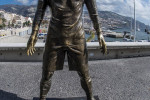3EBEEE1F00000578-0-This is not Ronaldo s only slightly odd statue with the one abov-a-5 1490870686560