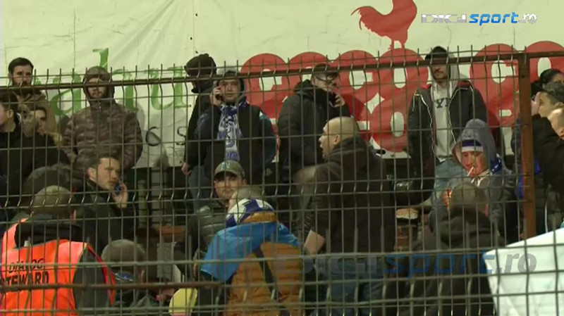 Altercatii între fanii celor de la CS U Craiova înaintea meciului cu Dinamo (6)