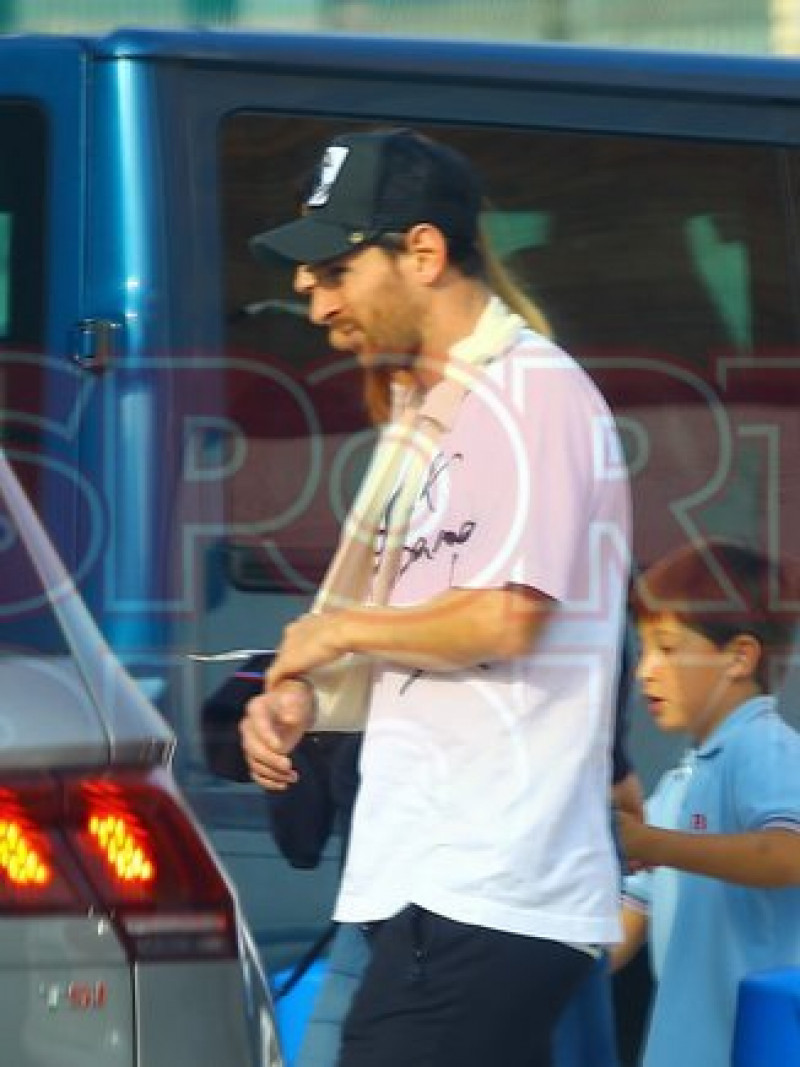 Messi cu braţul imobilizat / Foto: Sport.es