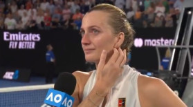 Petra Kvitova a început să plângă şi 15.000 de oameni au aplaudat-o, chiar dacă eliminase o australiancă