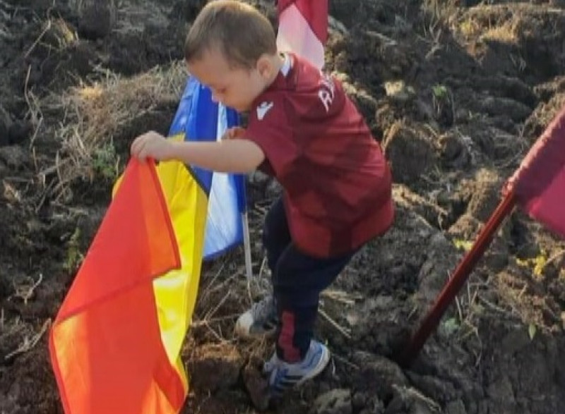 copil steag tricolor rapid
