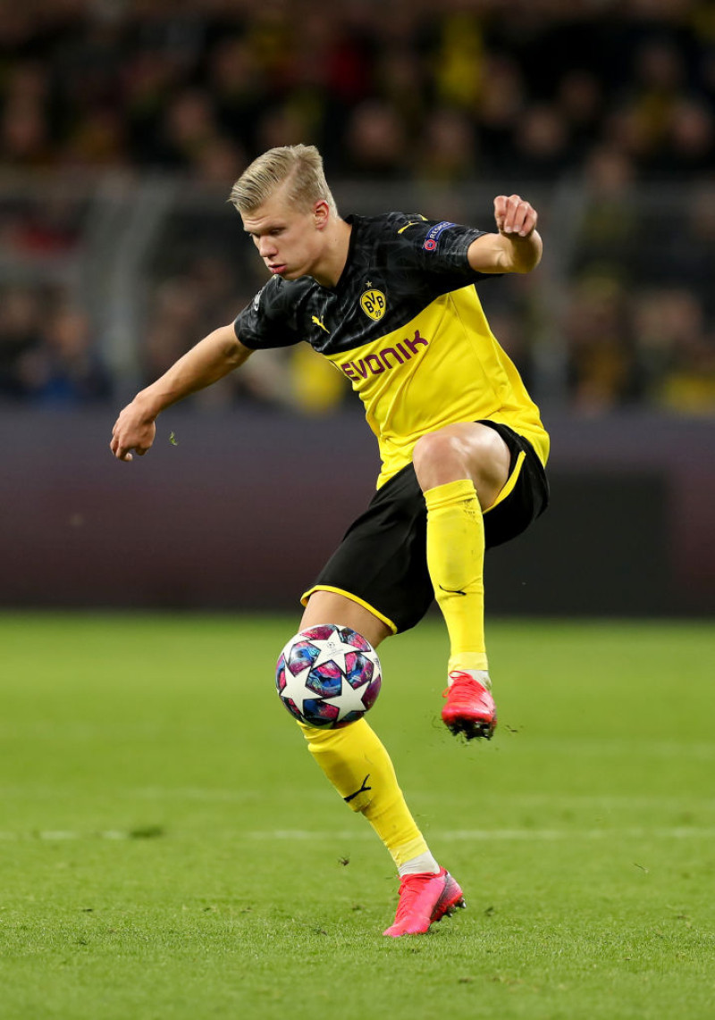 Borussia Dortmund v Paris Saint-Germain - UEFA Champions League Round of 16: First Leg