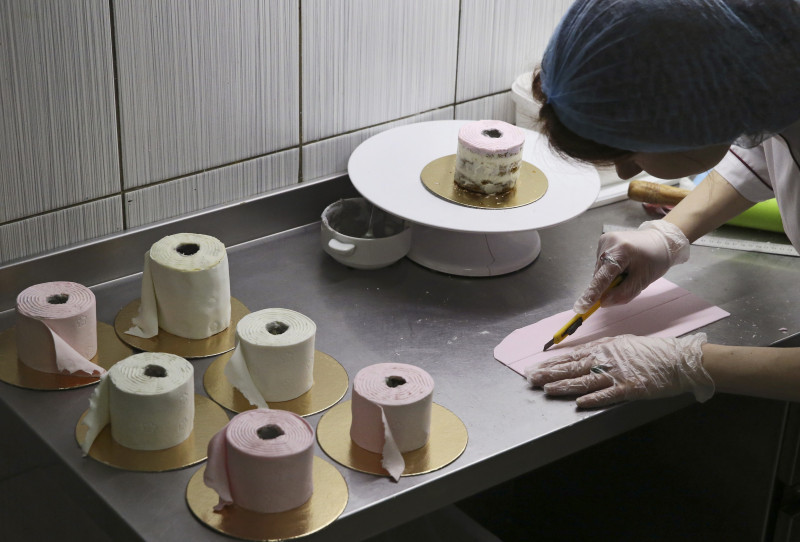 Manufacturing desserts in shape of toilet paper rolls in Belarus