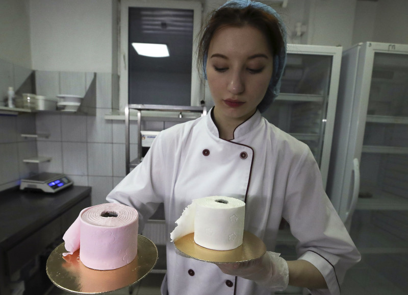 Manufacturing desserts in shape of toilet paper rolls in Belarus