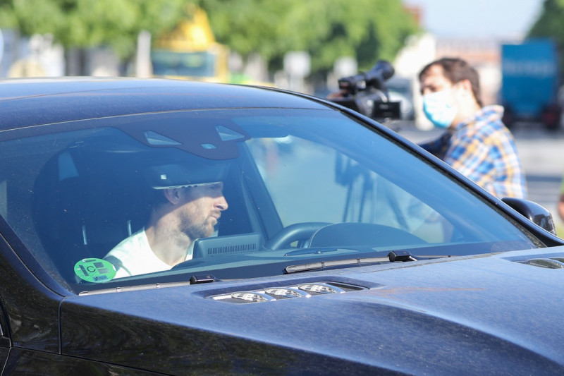 BARCELONA PLAYERS ARRIVES TO CHECK COVID VIRUS TO RESTAR THE SEASON