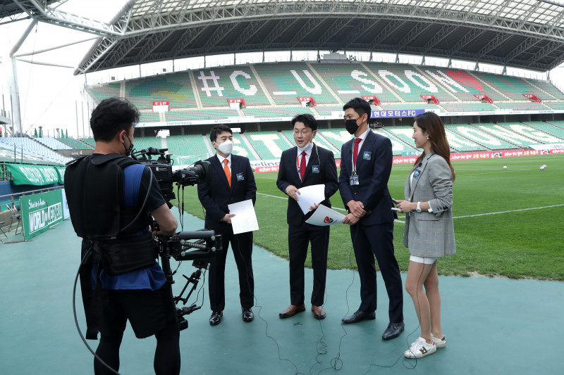 Jeonbuk Hyundai Motors v Suwon Samsung Bluewings - K League 1