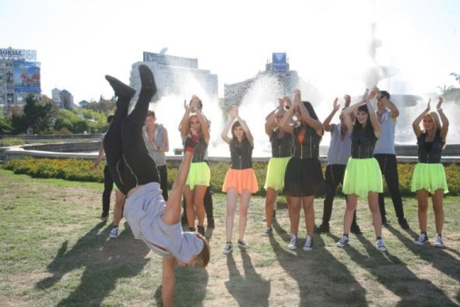 lala-band-a-lansat-primul-videoclip-din-cariera-trupei-vezi-aici-dance-dance-dance-video