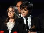 video-copiii-lui-michael-jackson-au-primit-un-premiu-grammy-acordat-postum-artistului