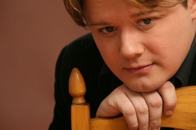 azi-e-ziua-de-nastere-a-artistului-roman-care-a-inspirat-cele-mai-multe-bancuri-fuego-implineste-36-de