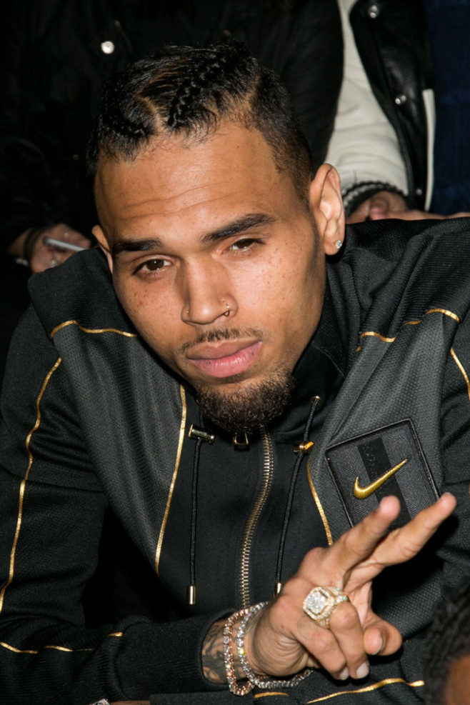 1472666693-syn-elm-1472637249-chris-brown