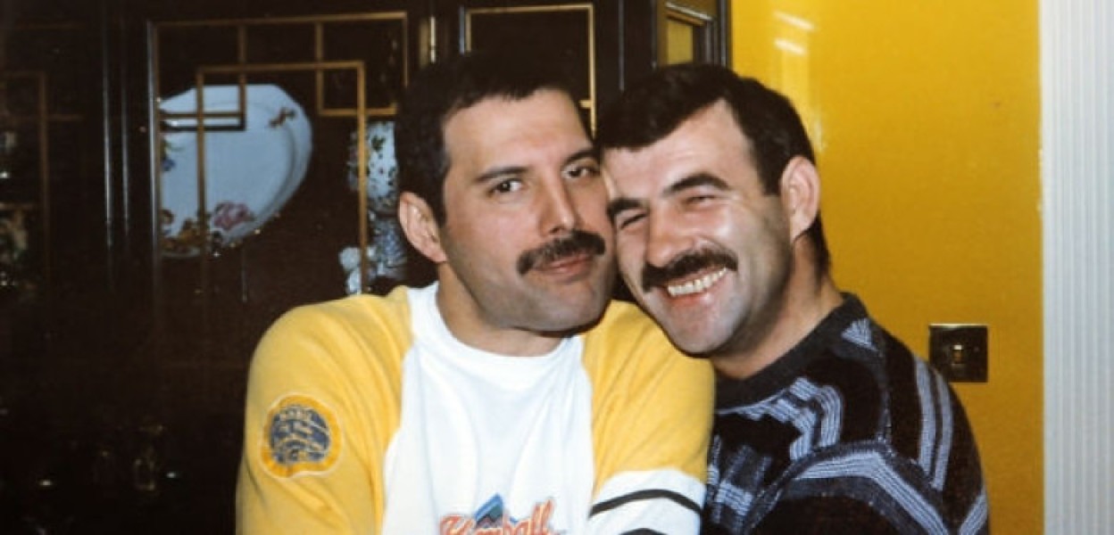 freddie-mercury-jim-hutton-candid-photos-23-592d50c6660d0-png__605