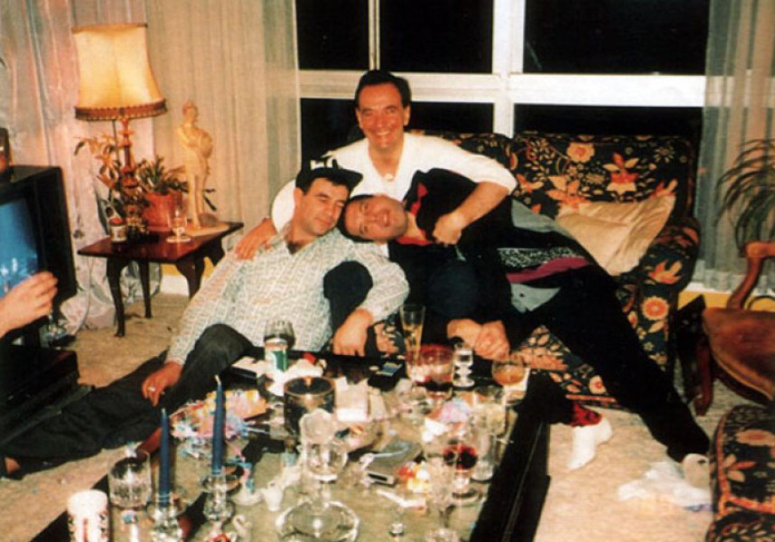 freddie-mercury-jim-hutton-candid-photos-1-592d3b806bcc9__605