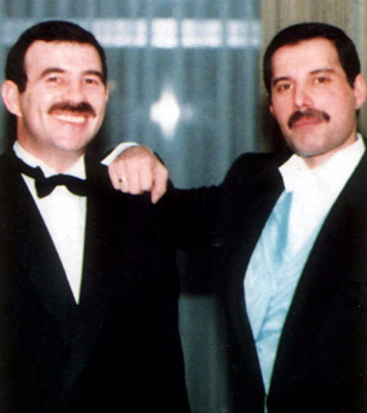 freddie-mercury-jim-hutton-candid-photos-2-592d3b829f4a0__605