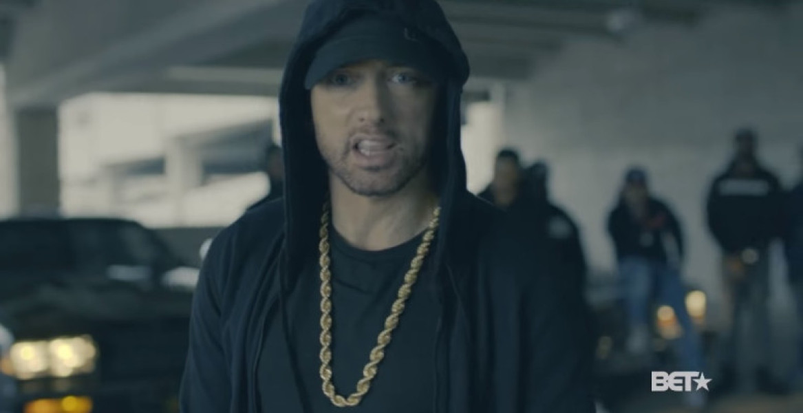 Eminem-Rips-Donald-Trump-In-BET-Hip-Hop-Awards-Freestyle-Cypher