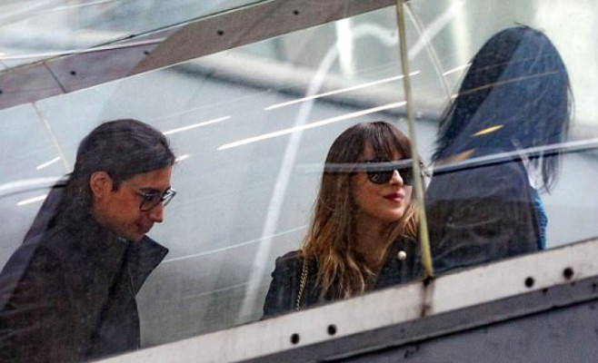 dakota-johnson-aeroport-paris-terminal