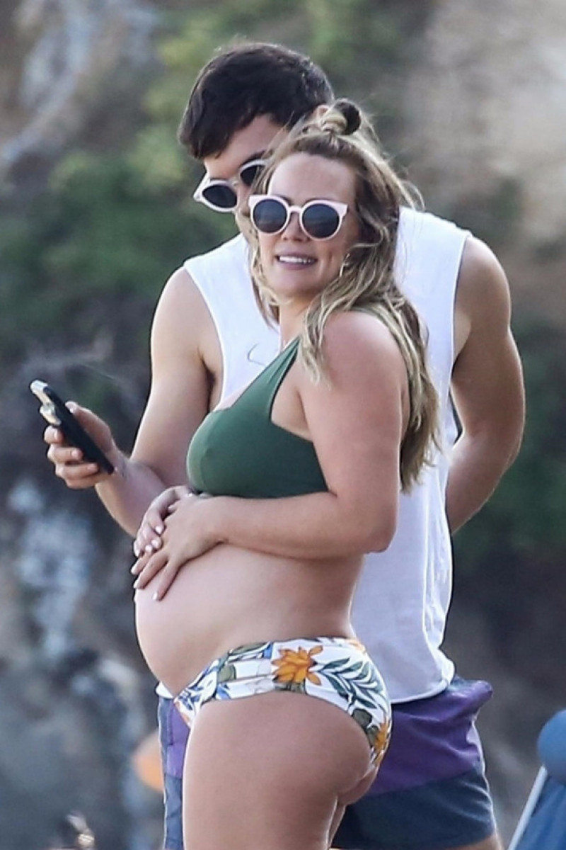 *EXCLUSIVE* Hilary Duff and Matthew Koma enjoy a romantic walk on the beach in Malibu **WEB MUST CALL FOR PRICING**