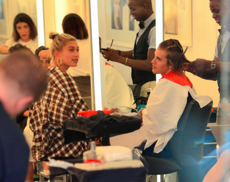 Justin Bieber and Hailey Baldwin all smiles hanging inside salon together while he gets hair cut in New York
