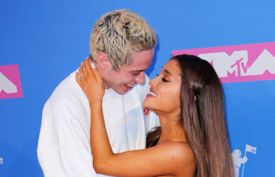 Ariana Grande, Pete Davidson, Blake Lively, Camila Cabello at 2018 MTV Music Video Award at Radio City Music Hall in New York