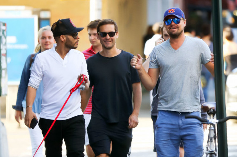 EXCLUSIVE: Leonardo DiCaprio, Tobey Maguire, and Richie Akiva go shopping in Soho, New York