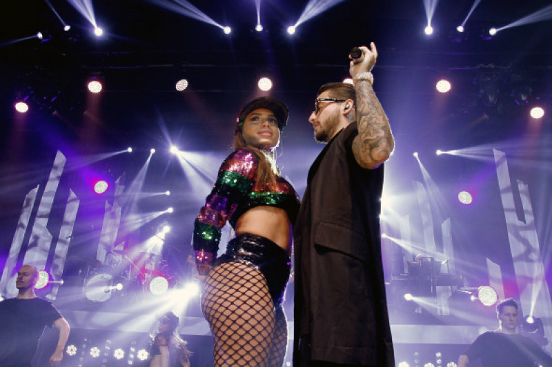 Latin sensation Maluma makes out with Brazilian superstar Anitta on stage as Marlon Wayans wacthes in Rio