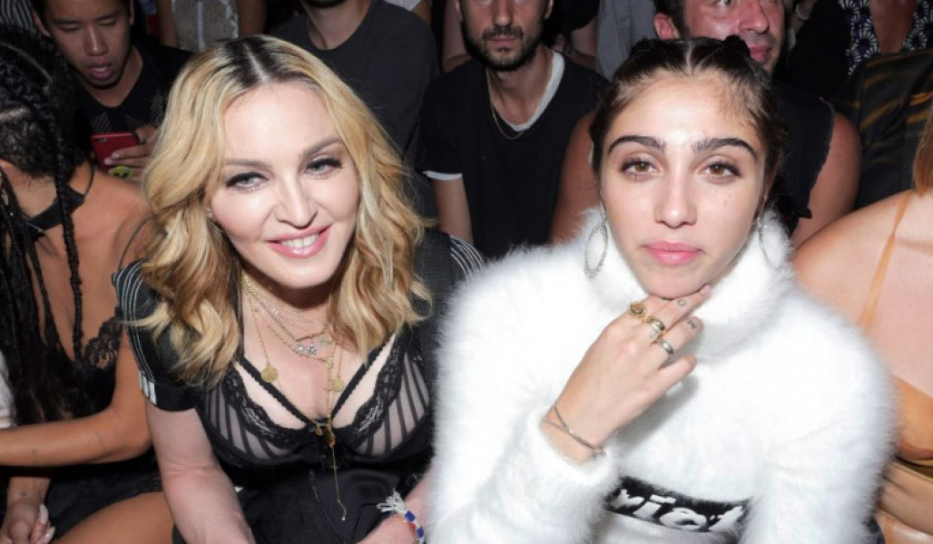 Madonna și Lourdes